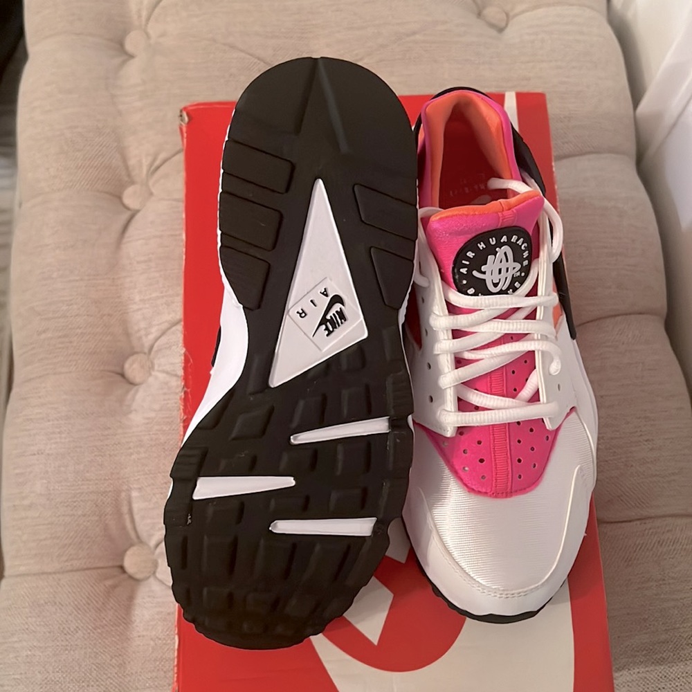 Size 7.5 Women’s Nike Air Huarache Run “White Neon Orange Pink and Black” - Picture 4 of 6